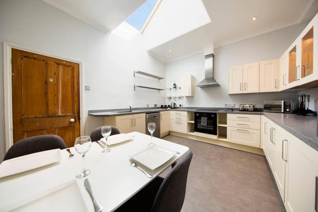 Clifton Spacious 3 Bed Apt & Parking - Simplycheckin Bristol Exterior foto