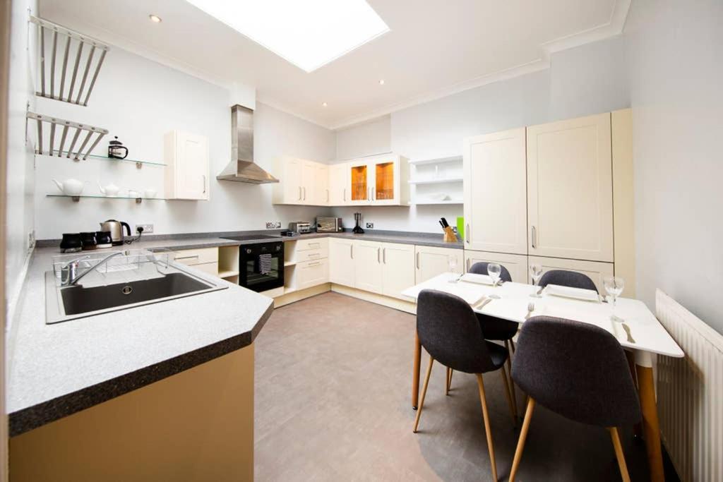 Clifton Spacious 3 Bed Apt & Parking - Simplycheckin Bristol Exterior foto